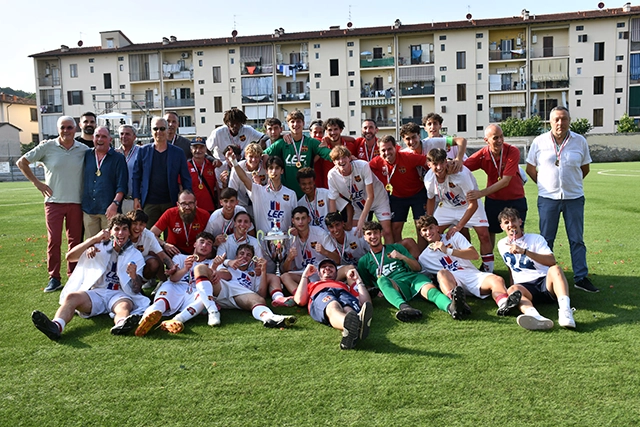 foto squadra juniores sestese campioni d'Italia